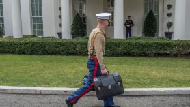 Cum s-a făcut transferul codurilor nucleare între Trump și Biden, fără ca cei doi să se întâlnească